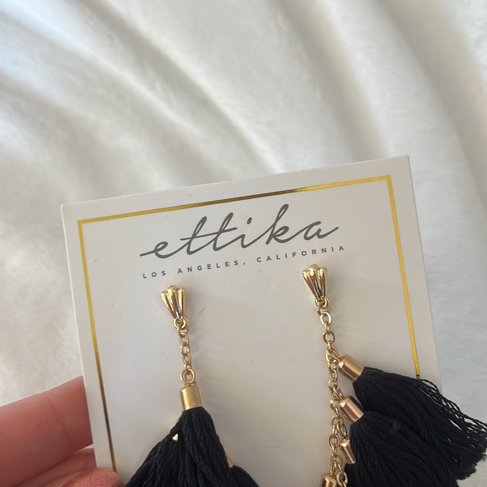 NWT Ettika daydreamer tassel 18k gold plated earrings in black fabric - Picture 6 of 6